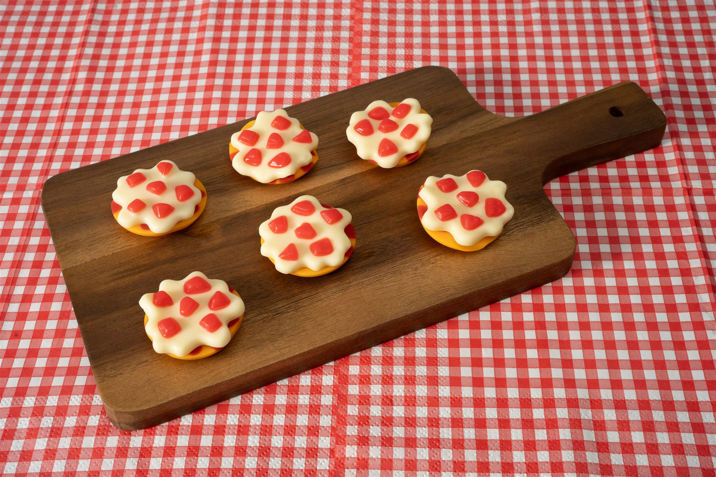 Gummy bagel bites displayed on miniature pizza tray 